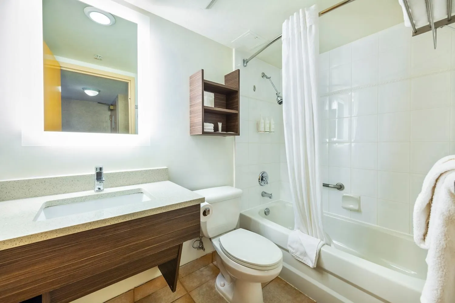 ***  Grand Park Hotel & Suites Downtown Vancouver, Ascend Hotel Collection Canada