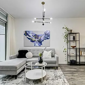 Apartment Prime Location - Stunning 2-bdrm Toronto